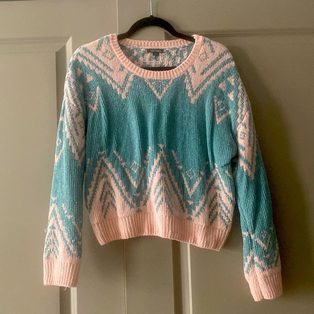 Wild Fable Light Pink & Blue Cropped Sweater Size Medium